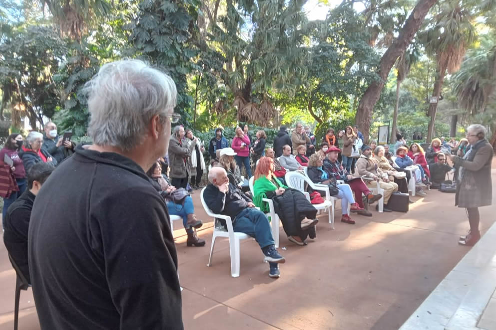 Juan Botana presenta “Flores plebeyas”