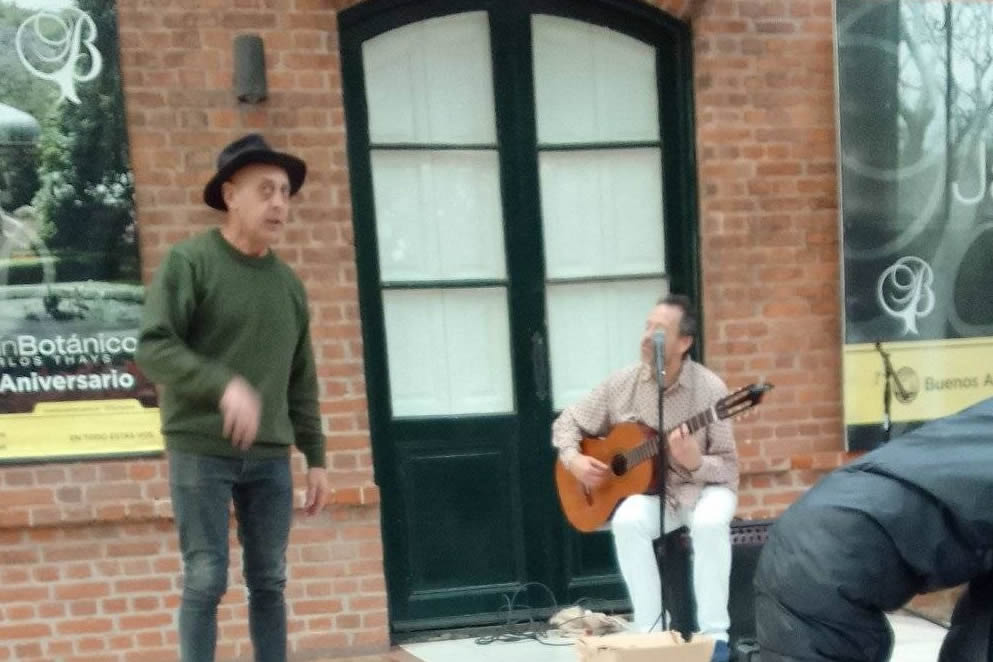 Soneto susurrado (Por qué tan serios). Por Pablo Funes