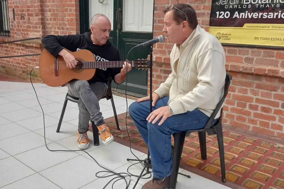 Gabriel Maugeri y Aníbal Rushan en el Festival de Poesía en el Jardín Botánico