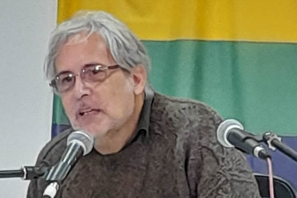 Carlos en la tumba. Por Juan Botana