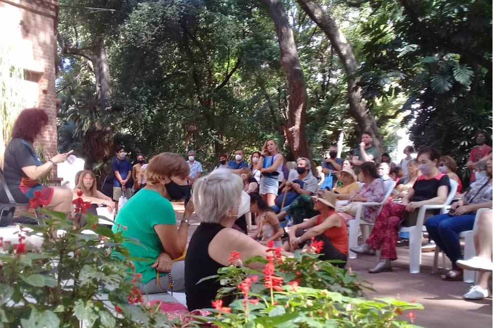 Poético, revisión documental de la obra del escritor Juan Botana