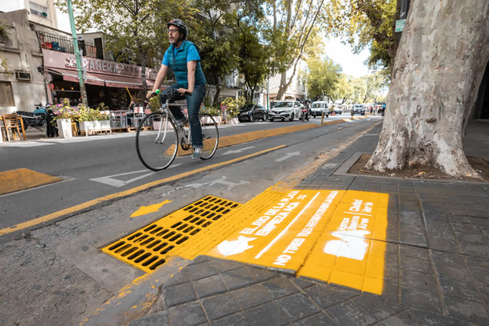 Alcantarillas con mensajes de concientización