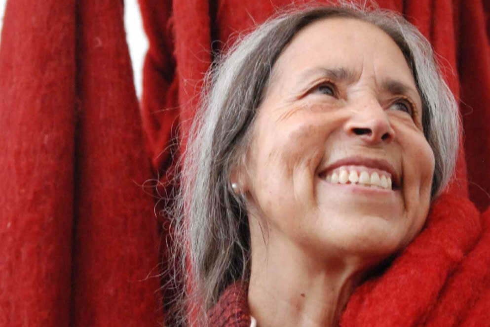 Cecilia Vicuña: “Mi arte se basa en la idea de que la belleza y la justicia del intercambio puede transformar la realidad”