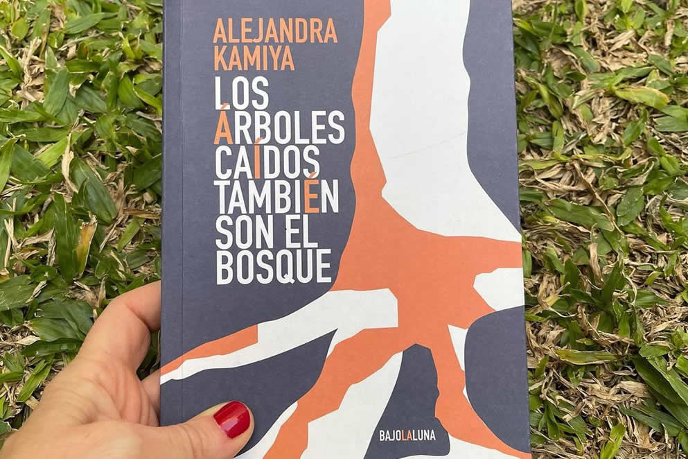 “Los árboles caídos también son el bosque” de Alejandra Kamiya y “Varia Imaginación” de Sylvia Molloy. Por Nuria Gómez Videla