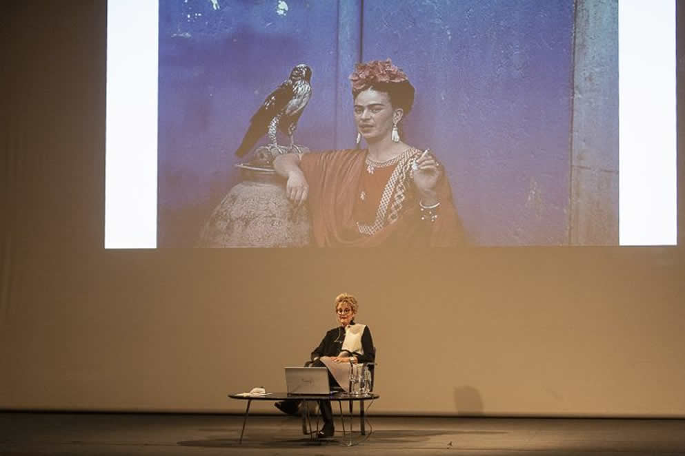Conferencia: «Cómo se yergue el ícono Frida», por Mari Carmen Ramírez