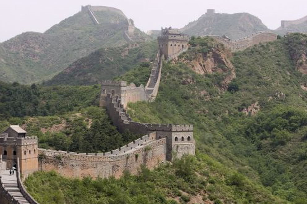 También, un poema de Juan Botana traducido al chino