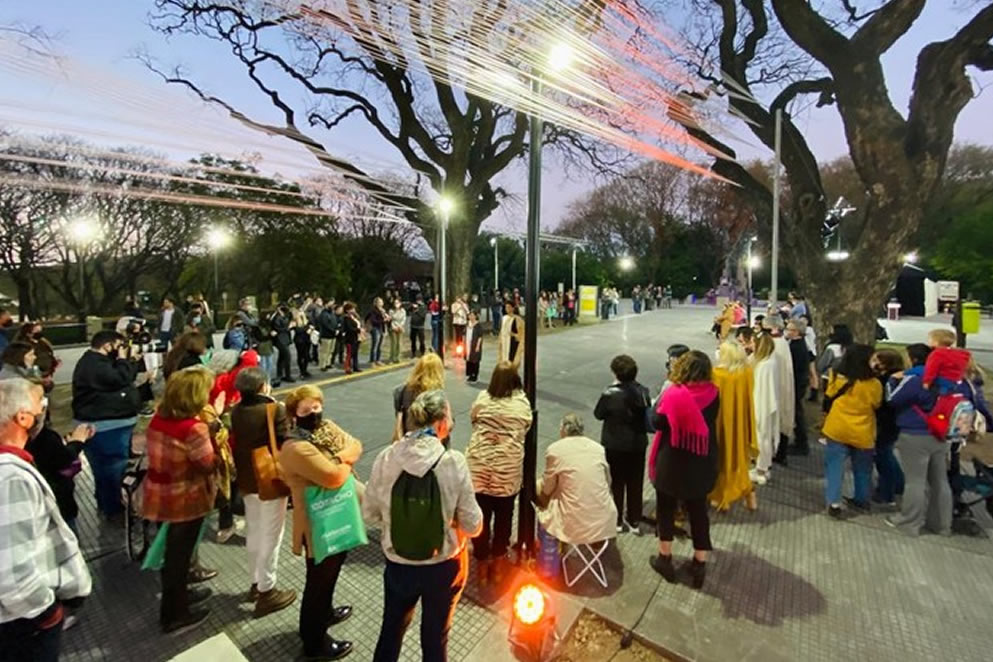 Desfile de moda sustentable en Plaza Irlanda