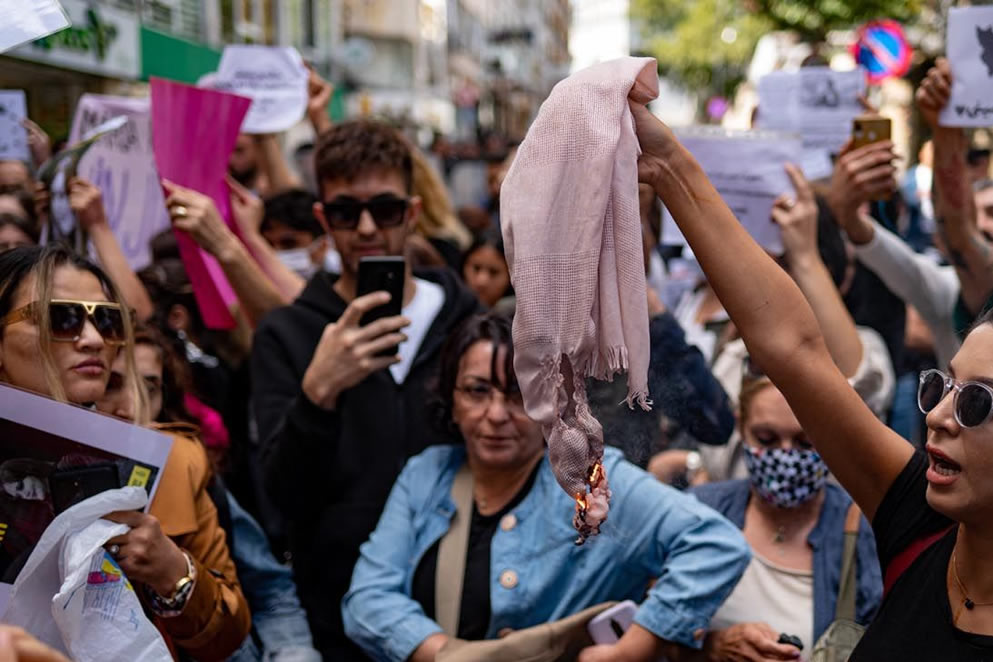 ¿Qué te parece que las mujeres iraníes se quiten el velo?