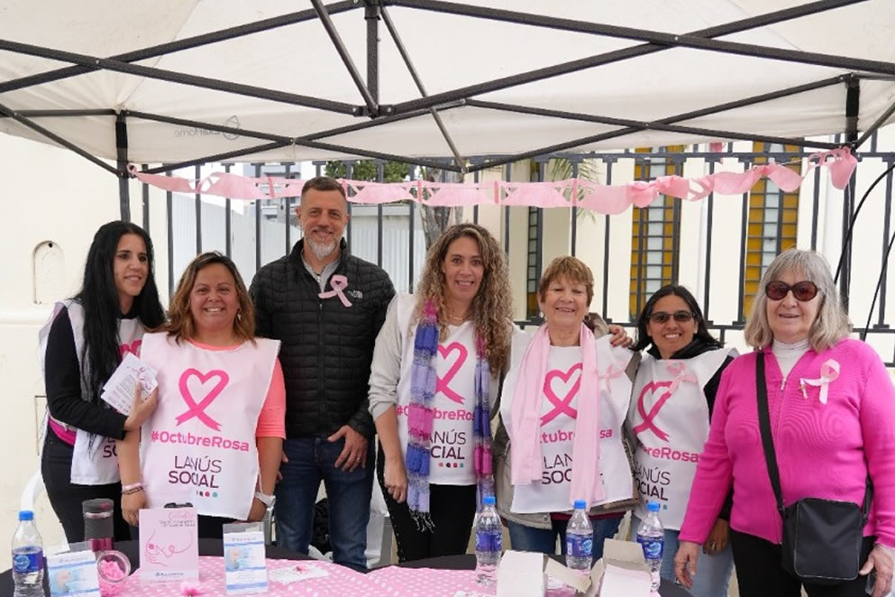 Más de 300 personas participaron de la caminata por la concientización del cáncer de mama