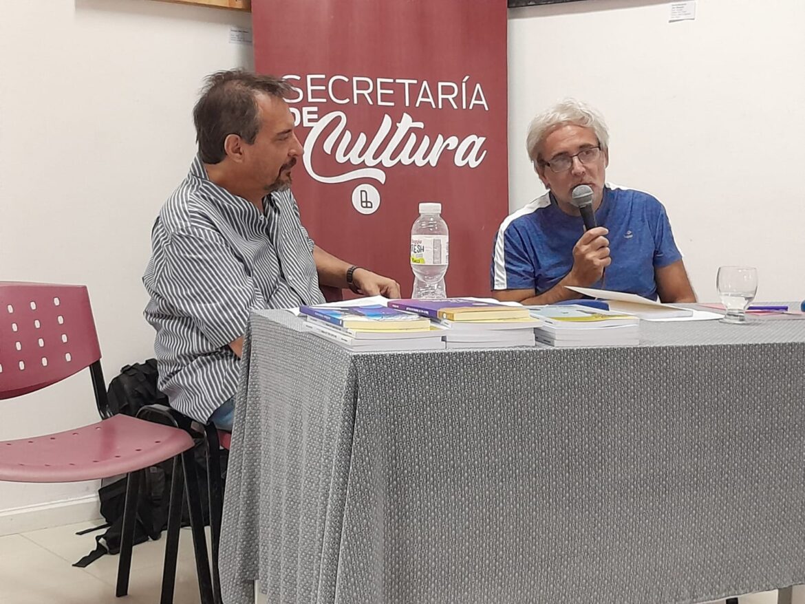 “Yo no hago literatura. Escribo algunas cosas que tienen ribetes literarios, pero que no son exactamente literatura”