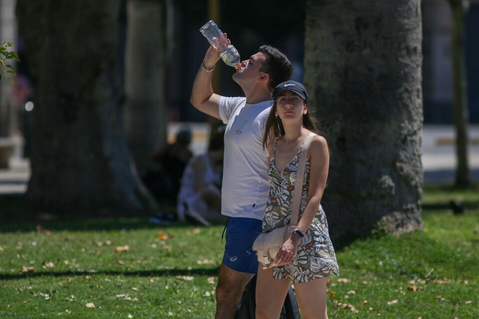 Sigue la alerta roja por temperaturas extremas en la Ciudad de Buenos Aires y el conurbano 