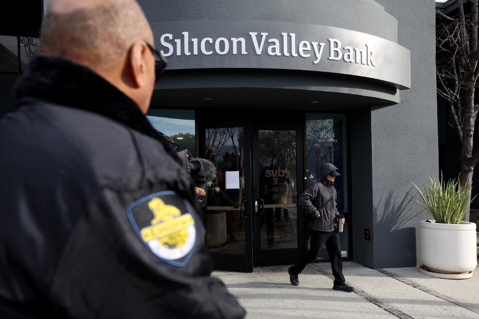 El colapso de Silicon Valley Bank y su impacto en los mercados mundiales y las criptomonedas
