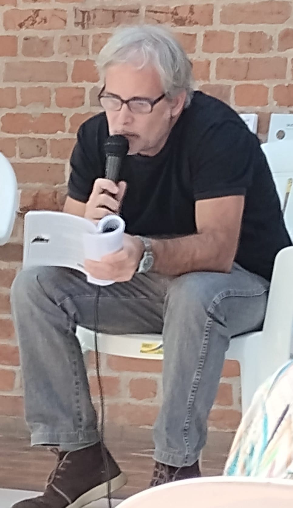 “El libro funciona como un reclamo a los padres, al Estado, a los que tiene más que otros, a los que no prestan atención a un montón de situaciones sociales injustas”