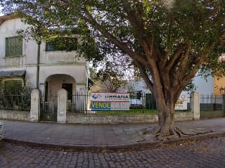 Leones de Escalada, una crónica de Juan Botana sobre dos ancianas y quienes las cuidan