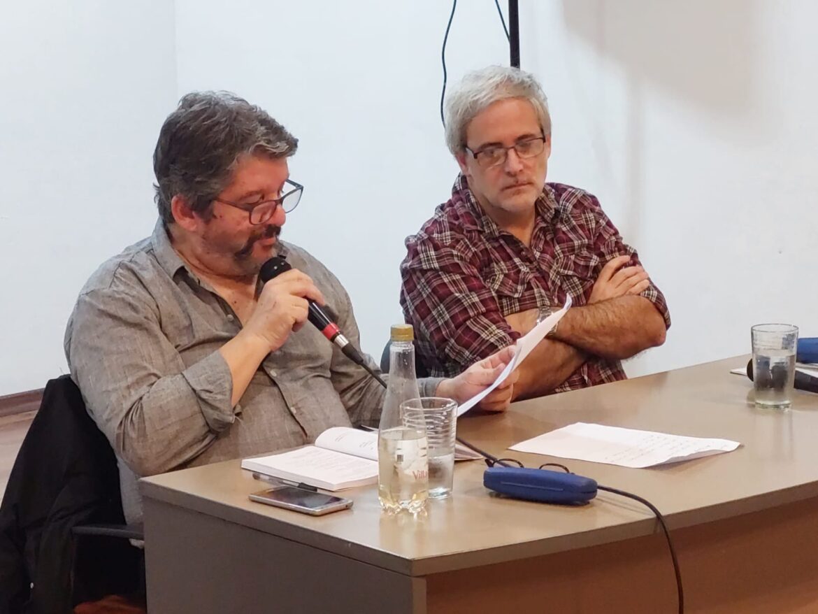 “Uno escribe con la ilusión que lo lean”