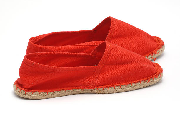 Alpargatas rojas. Por Mónica Samaniego