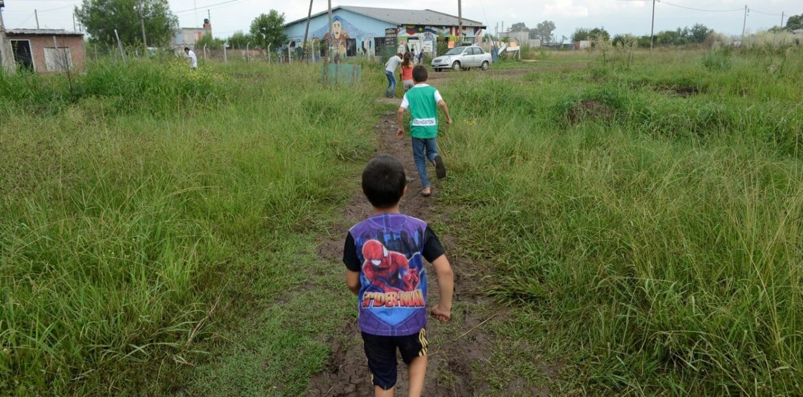 Los chicos de hoy no son dueños de soñar ni tienen quien los proteja. Por Sergio Gustavo Herrera
