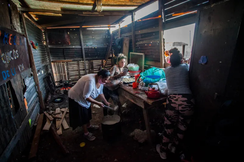 Olla de esperanza: los chicos de la vía. La historia de Marcela. Por Verónica González