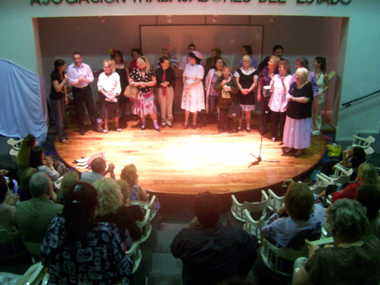 “Las oasis”: un taller de teatro en el Moyano