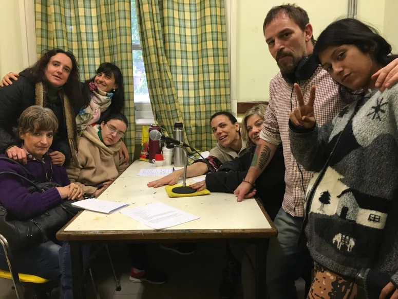 Radio Desate: la locura está en el aire. Por Verónica González