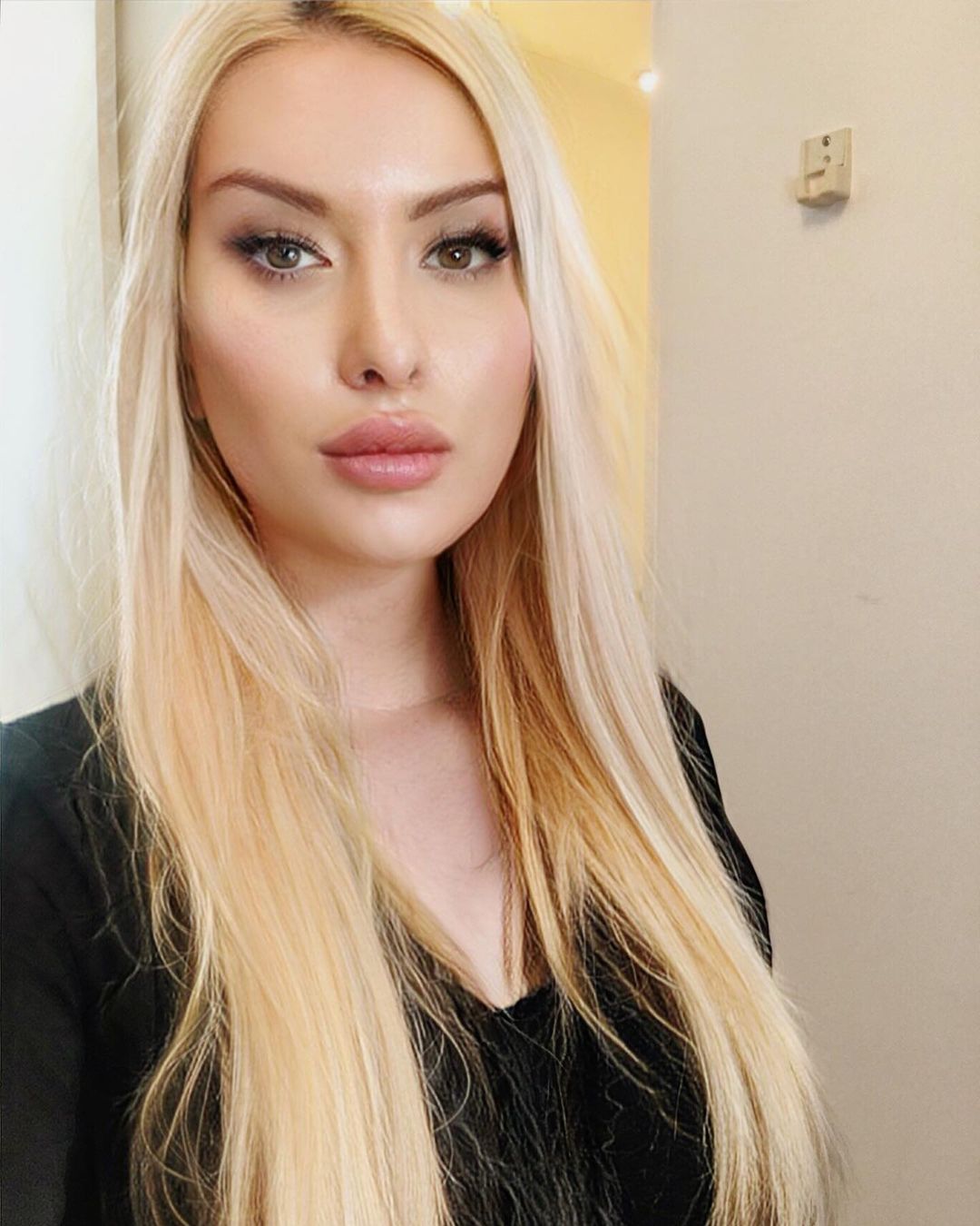 “Durante muchos años, quise crear un entorno inclusivo donde todos sean bienvenidos a encontrar a Dios”. Entrevista a Isabella Schisler Jones. Por Juan Botana