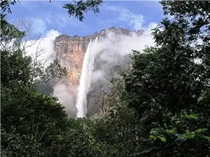 Desbordan las aguas. Por Victoria Verzura