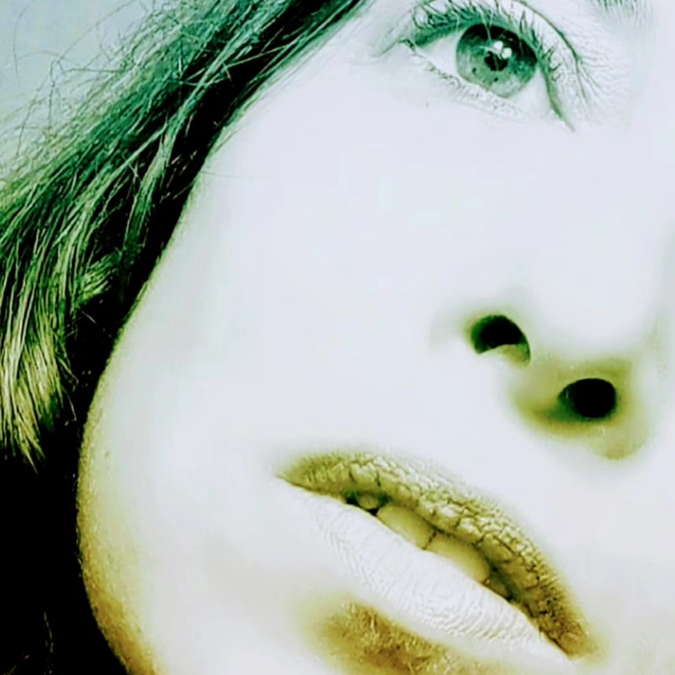 “Escribo en un lenguaje sencillo, corto, me gusta escribir de esa manera”. Entrevista a Pamela Vestfrid. Por Juan Botana