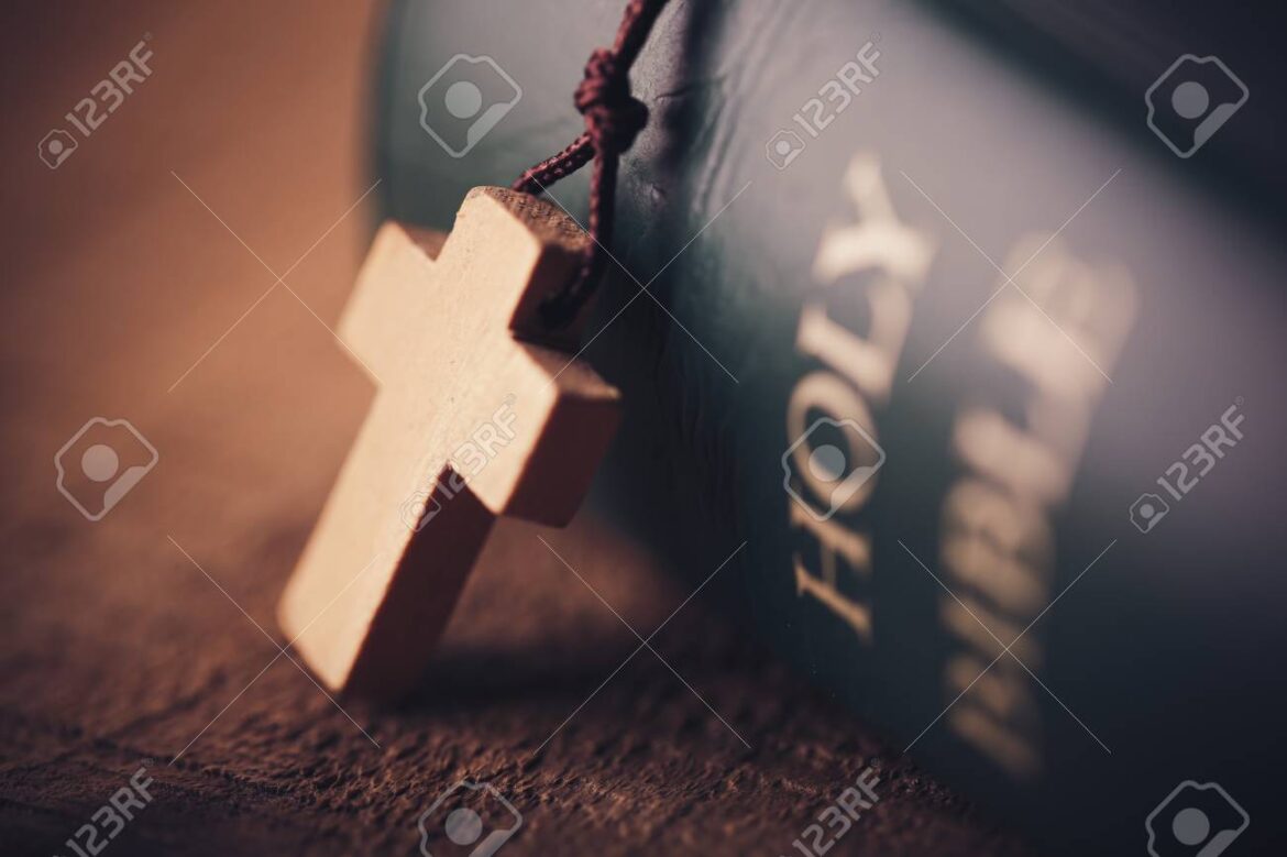 Santo. Por Emanuel Brunella