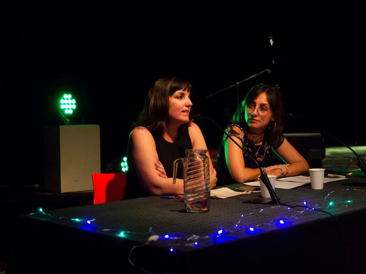 “Creo que el feminismo es el único movimiento histórico y político que, actualmente, está en condiciones de lograr cambios profundos en la sociedad”. Entrevista a Natalia Arenas. Por Juan Botana