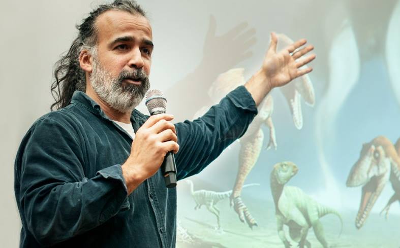 “No tengo la menor duda de que si hubiera tenido que pagar la universidad, no hubiera podido ni siquiera empezarla”. Entrevista a Sebastián Apesteguía. Por Juan Botana