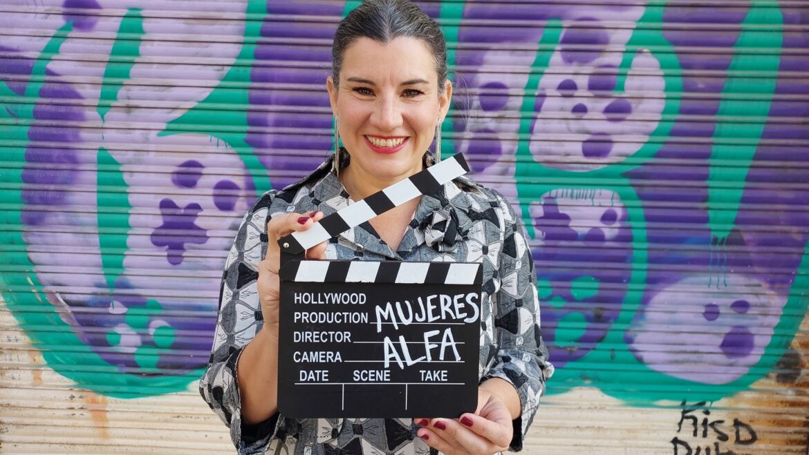 “Mujeres Alfa es un producto 360, una historia contada en diferentes plataformas y con diferentes enfoques que, sumados, dan cuenta de una historia con muchas caras”. Entrevista a Soledad Castro Virasoro. Por Juan Botana