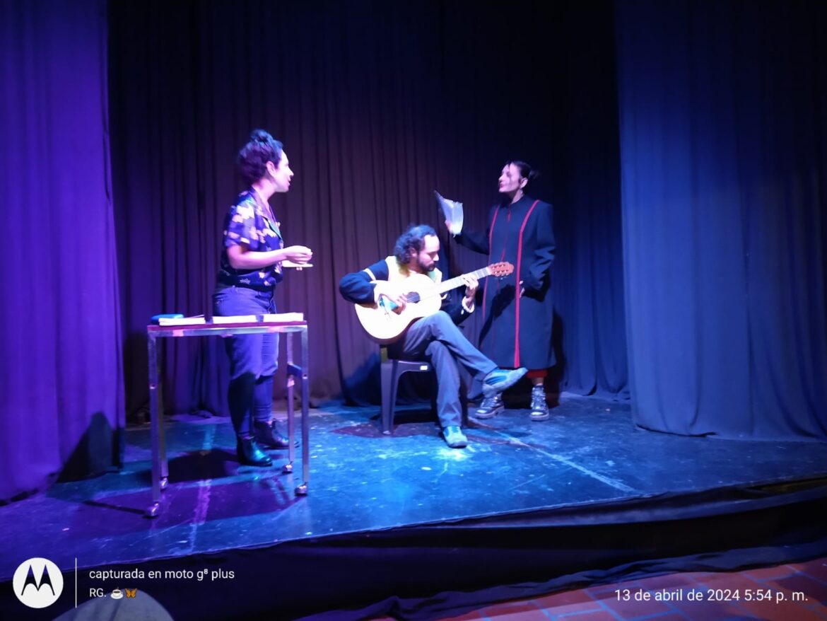 Yanina Tidele en el Festival de Poesía en el Palacio Lezama