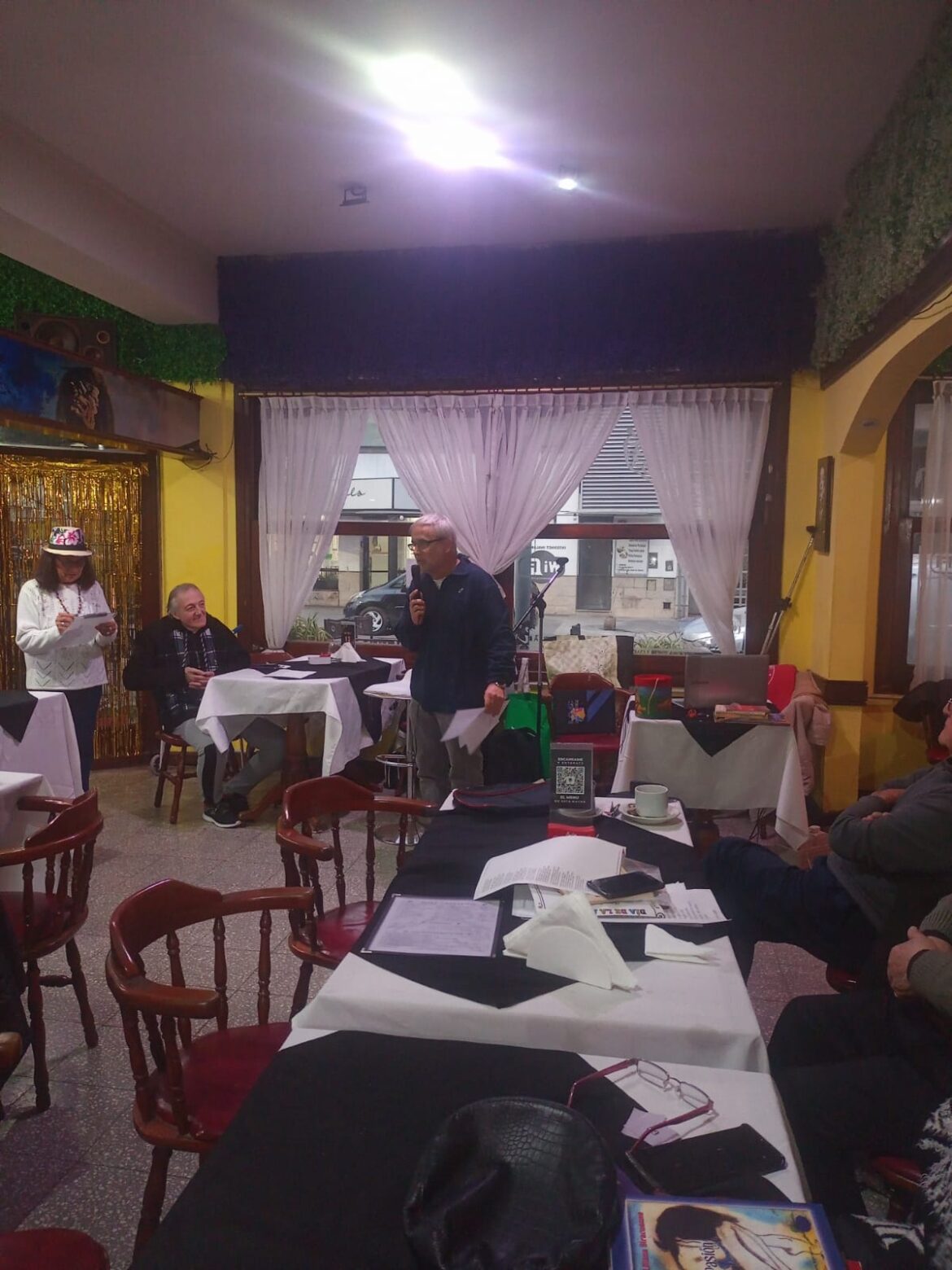 Juan Botana en el Café Dalí