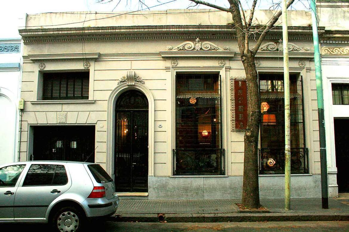 Boca de lobos (versión original). Por Juan Botana