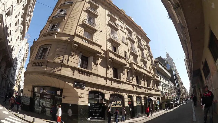 Las calles de Buenos Aires. Por Juan Botana