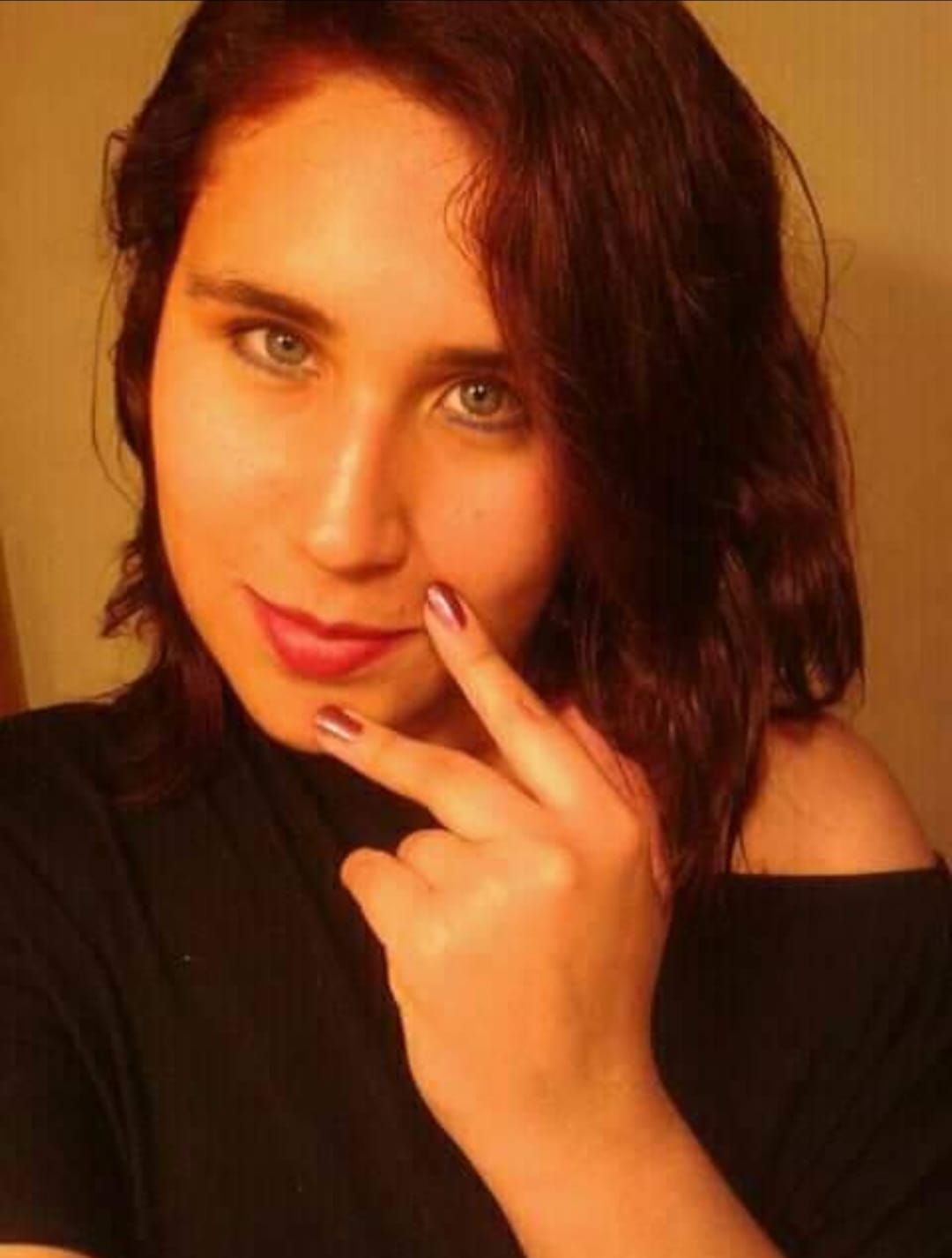 Tiempo de caricias rotas. Por Niniel Neveu