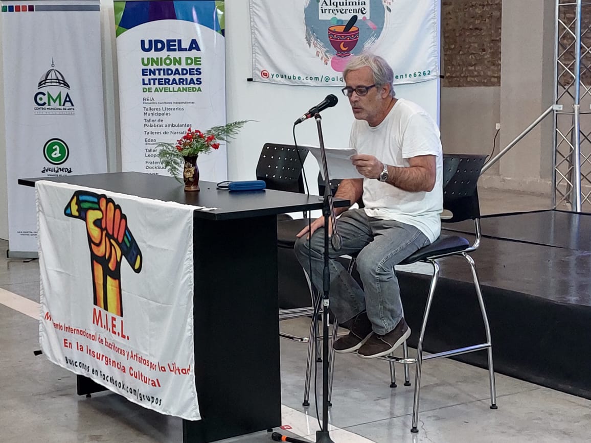 Juan Botana lleva el Festival de Poesía a Parque Patricios. Por Edgardo Solano