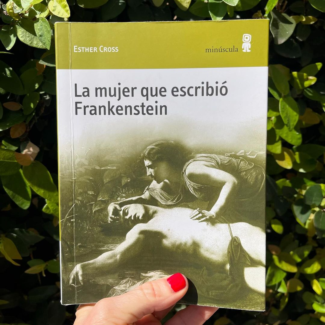 “La mujer que escribió Frankenstein” de Esther Cross