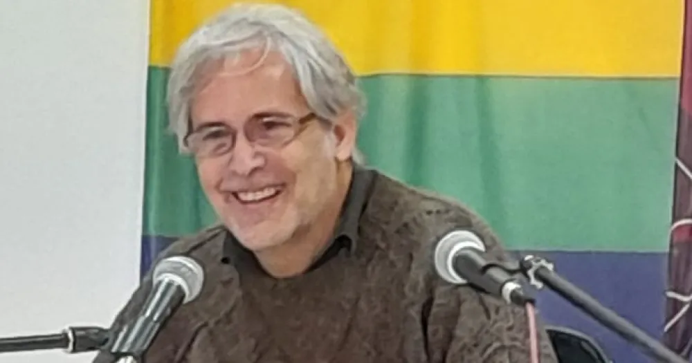 Juan Botana lleva el Festival de Poesía al Centro Asturiano. Por Edgardo Solano 