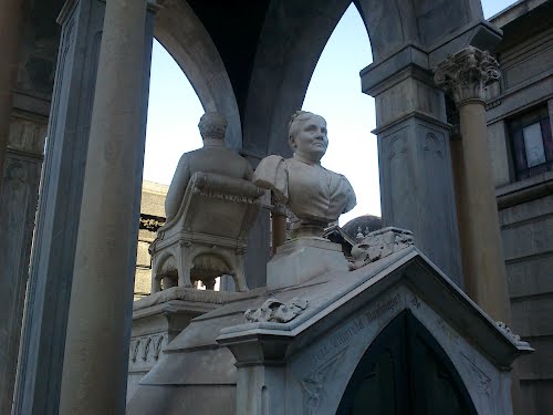 Frente a la eternidad, de espaldas. Por Gabriel Palleres