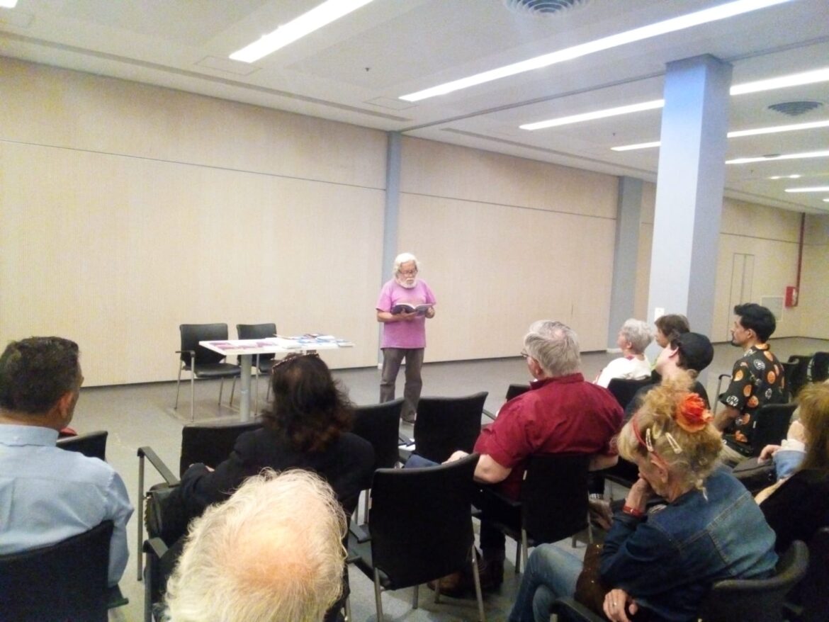 Juan Domingo Noriega en el Festival de Poesía en el Palacio Lezama