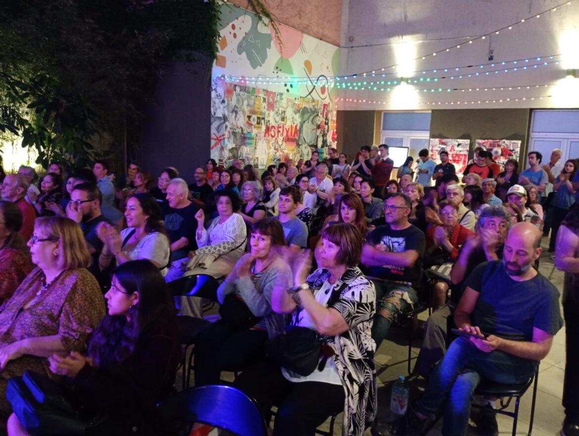 Con cupos agotados el Festival de Poesía de Juan Botana se presentó en la Casa del Bicentenario