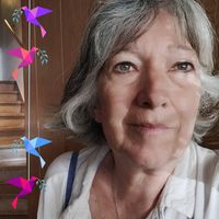 “Los libros acompañan, nos ayudan a conocernos, a entender a los otros”. Entrevista a Ana Gloria Casale. Por Juan Botana