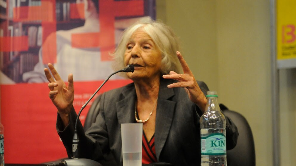 Pensar a Beatriz: carta abierta de la comisión de la sociedad de escritoras y escritores de Argentina a Beatriz Sarlo tras su muerte