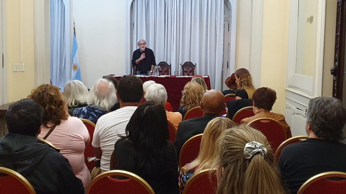 Juan Botana presenta “Flores plebeyas” en la Sade Nacional