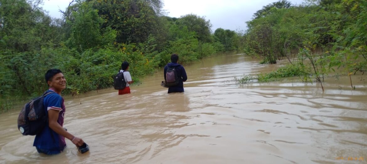 Crónica de la desidia. Las inundaciones en comunidades indígenas, las decisiones políticas que las dejan cada vez más aisladas. Por Melina Sánchez