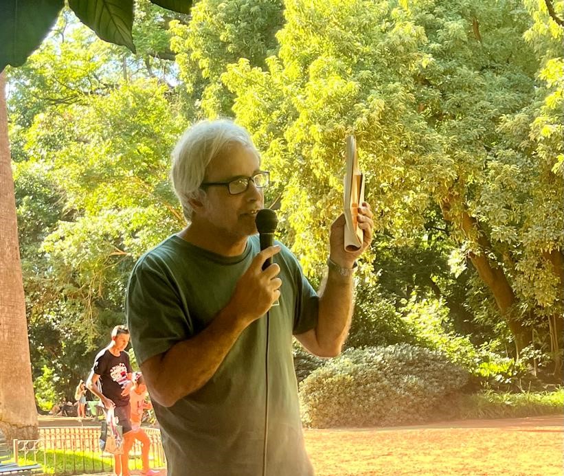 Juan Botana presenta “Flores plebeyas” y convoca a un Festival de Poesía