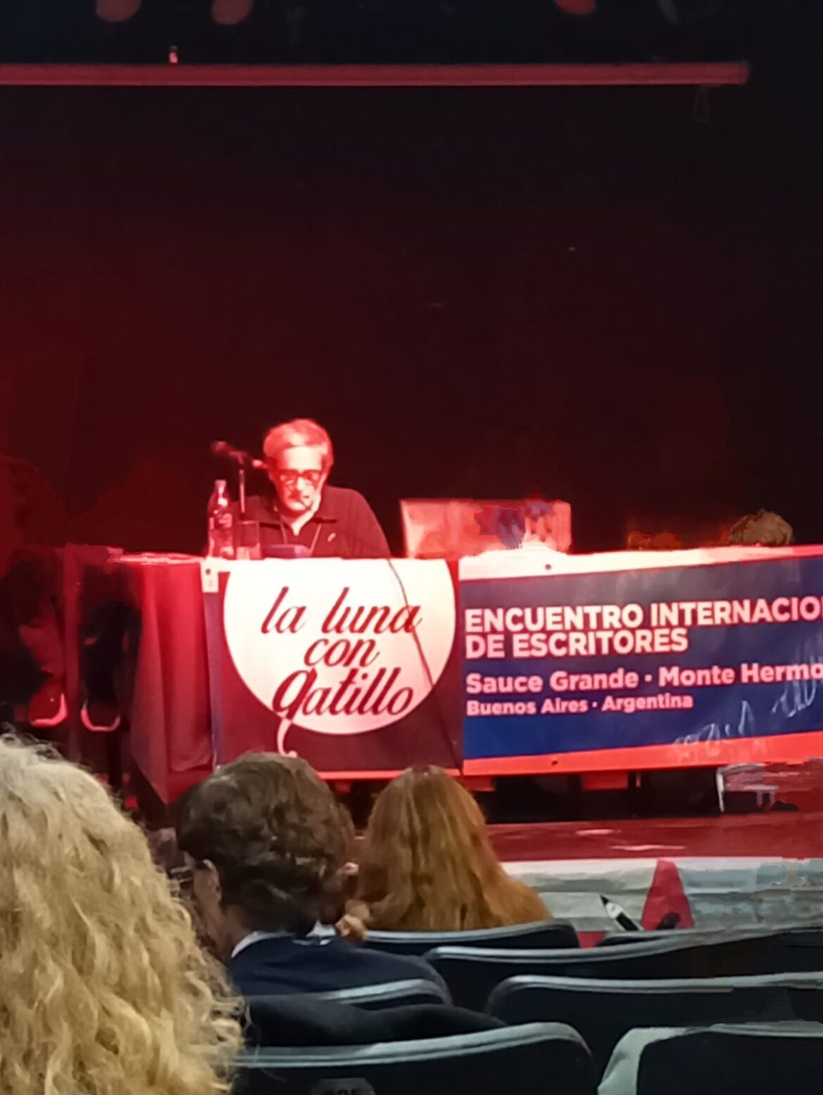 5 poemas leídos por Juan Botana en La luna con gatillo