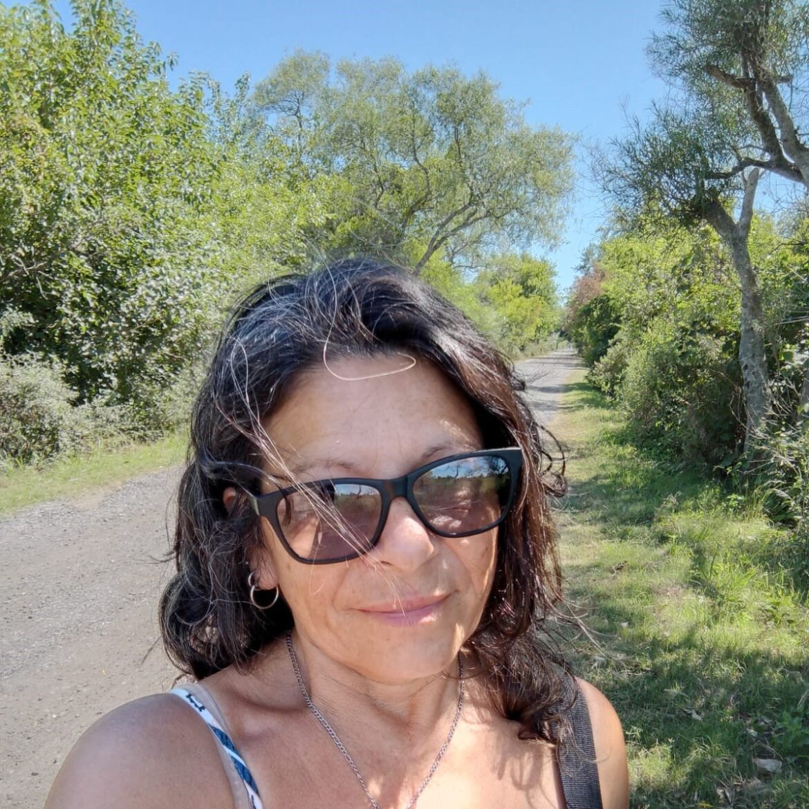 Me abrazo. Por Rita Frank