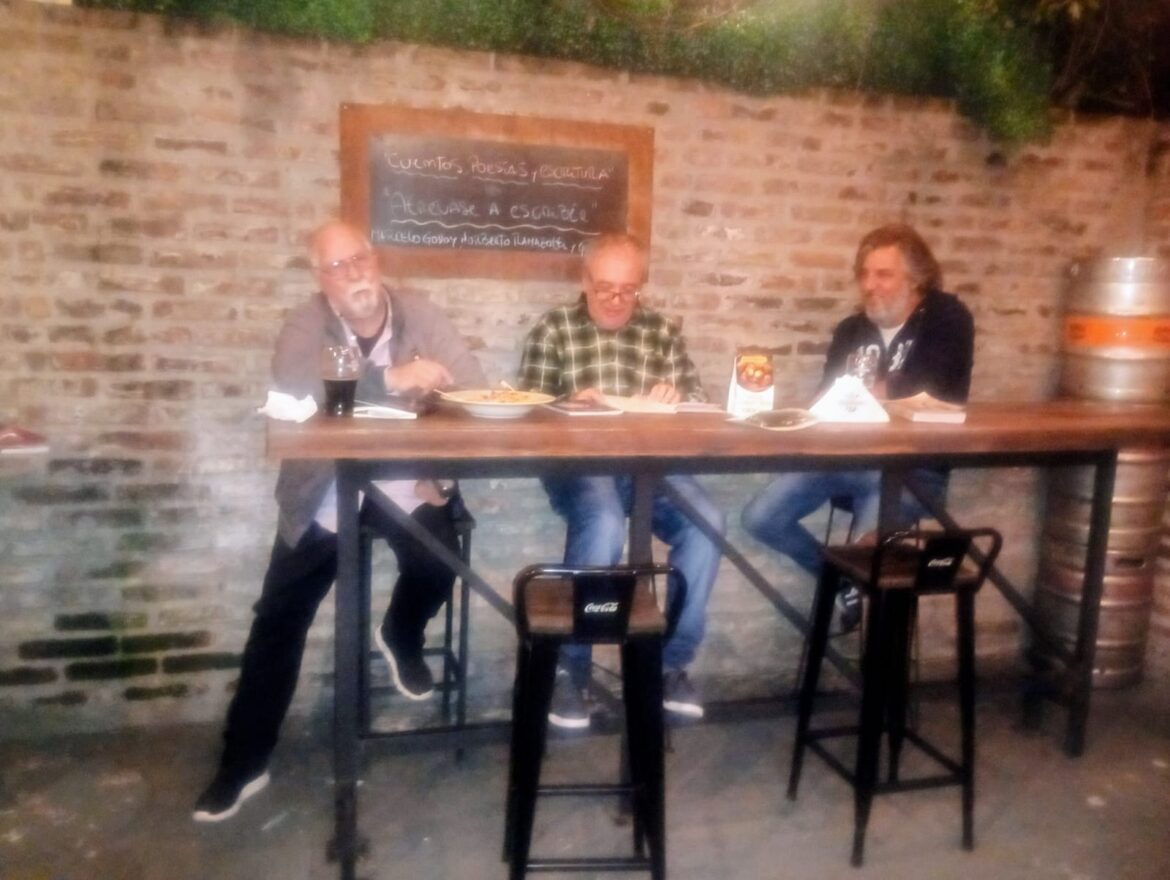 Juan Botana en la presentación de tres libros en Munro